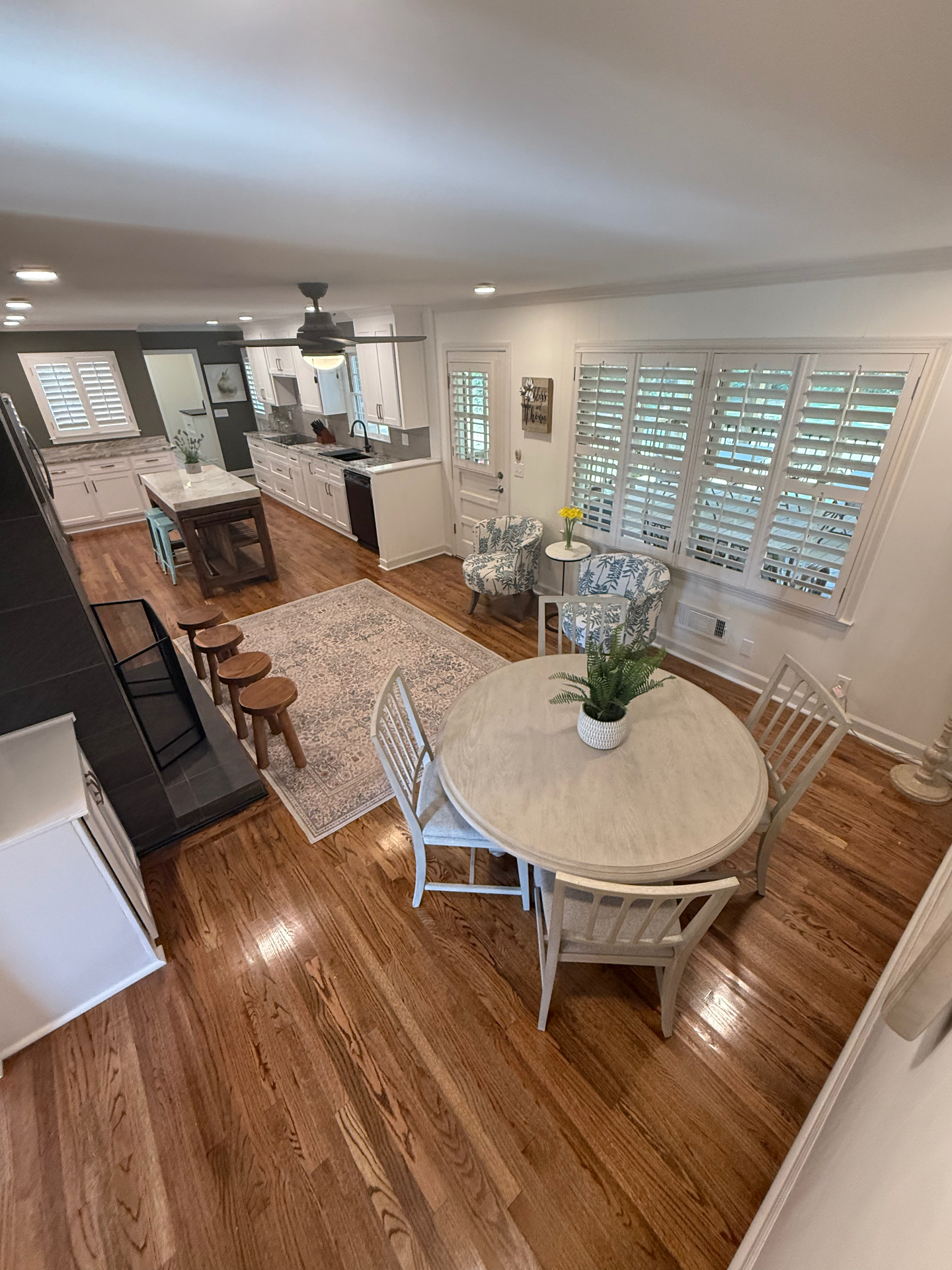 Pre-sale kitchen and dining area cleaning project in Perry, GA